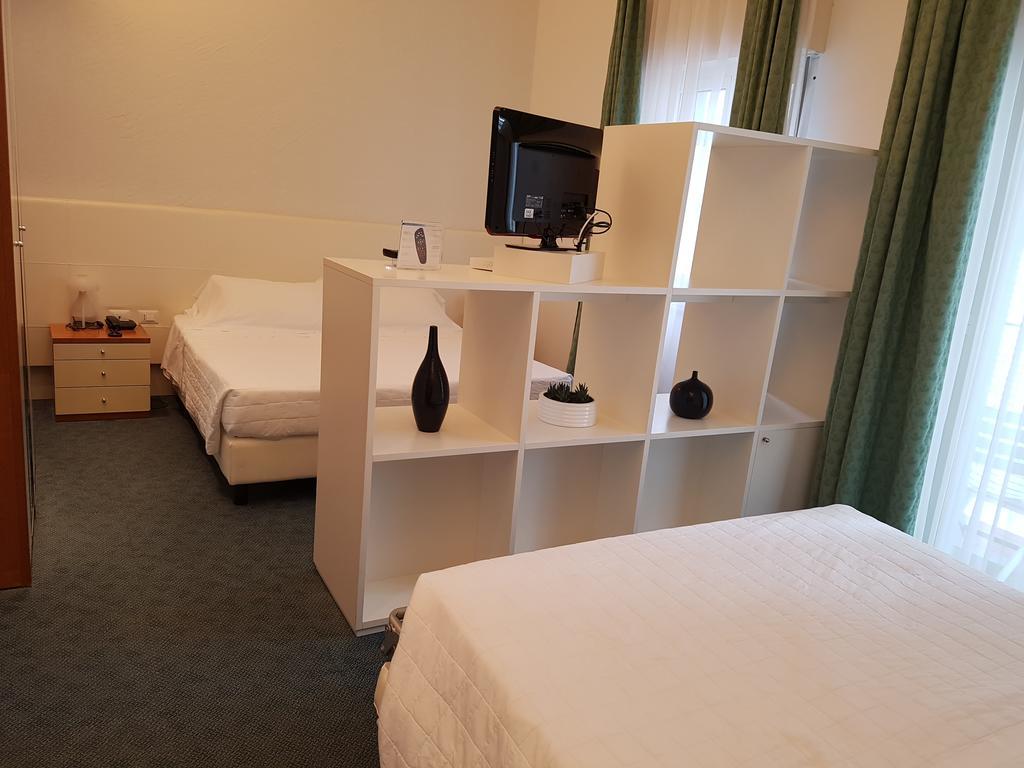 Hotel Sorriso Milano Marittima Exterior photo