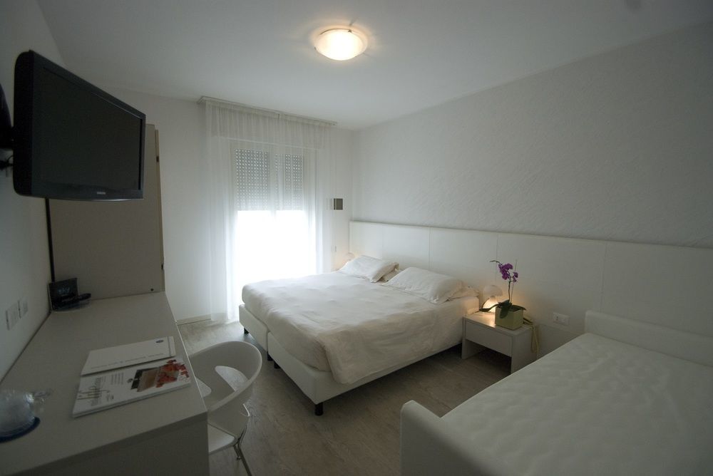 Hotel Sorriso Milano Marittima Exterior photo