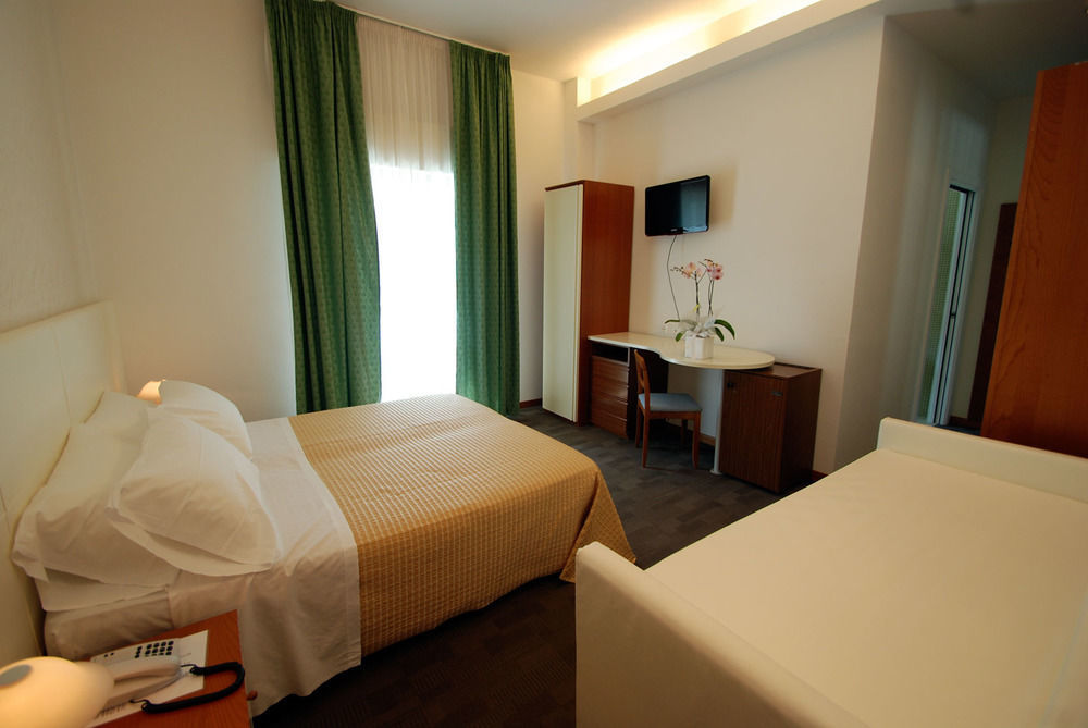 Hotel Sorriso Milano Marittima Exterior photo