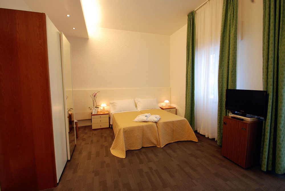 Hotel Sorriso Milano Marittima Exterior photo